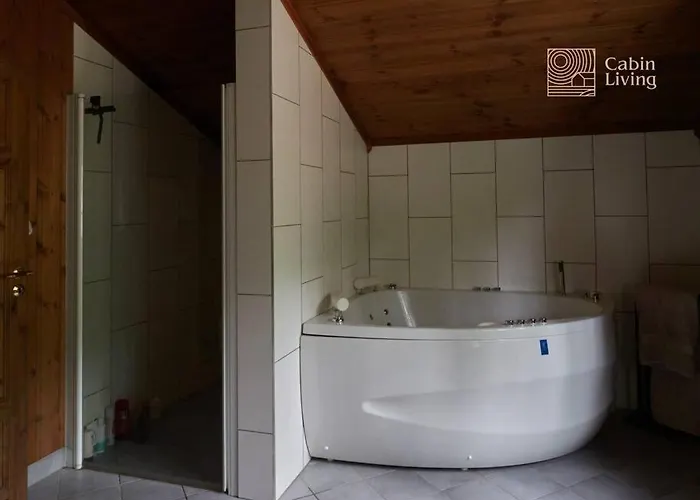 Large At Nesfjellet With Lovely View, Inddor Jacuzzi & Sauna بيت للعطل نيسبين