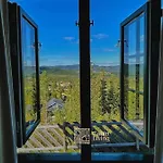 Large At Nesfjellet With Lovely View, Inddor Jacuzzi & Sauna Несбиен