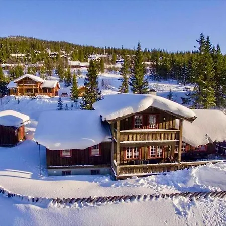 Дом отдыха Large At Nesfjellet With Lovely View, Inddor Jacuzzi & Sauna Несбиен